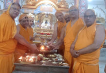 भगवान शांतिनाथ के जयकारों से गूंजे जैन मंदिर Jain temples resounded with chants hailing Lord Shantinath.
