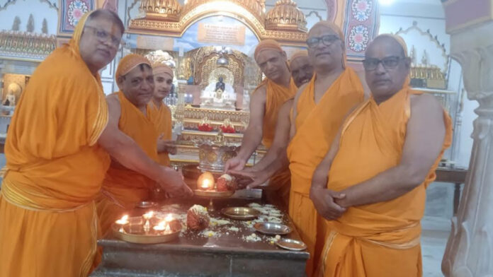 Jain temples resounded with chants hailing Lord Shantinath. Jain temples resounded with chants hailing Lord Shantinath.