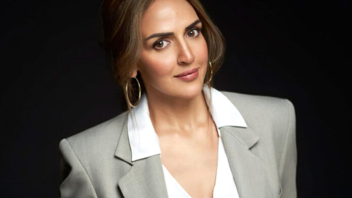 A new secret of fear will be revealed through Esha Deol’s ‘Ghoonghat’. A new secret of fear will be revealed through Esha Deol’s ‘Ghoonghat’.