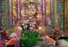 श्रीराम मंदिर में सजे जल विहार मनोरथ: फूल बंगले में कराया शयन Jal Vihar Manrath decorated in Shri Ram Temple
