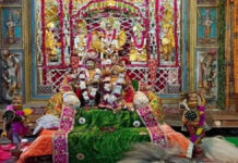श्रीराम मंदिर में सजे जल विहार मनोरथ: फूल बंगले में कराया शयन Jal Vihar Manrath decorated in Shri Ram Temple