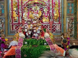 श्रीराम मंदिर में सजे जल विहार मनोरथ: फूल बंगले में कराया शयन Jal Vihar Manrath decorated in Shri Ram Temple