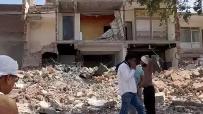 JDA bulldozers removed 12 illegal constructions in Jagatpura for the second consecutive day. JDA bulldozers removed 12 illegal constructions in Jagatpura for the second consecutive day.