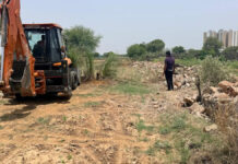 जेडीए ने सड़क सीमा पर आ रहे 80 से अधिक अतिक्रमण हटाए The JDA removed more than 80 encroachments obstructing the road boundary.