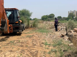 जेडीए ने सड़क सीमा पर आ रहे 80 से अधिक अतिक्रमण हटाए The JDA removed more than 80 encroachments obstructing the road boundary.