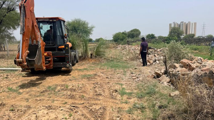 The JDA removed more than 80 encroachments obstructing the road boundary. The JDA removed more than 80 encroachments obstructing the road boundary.