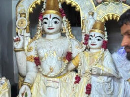 केसर जल-आमरस से भरे 81 कलशों से किया ठाकुरजी का अभिषेक