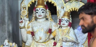 केसर जल-आमरस से भरे 81 कलशों से किया ठाकुरजी का अभिषेक