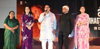 ‘भारत भाग्य विधाता’ की स्पेशल स्क्रीनिंग में पहुंचे मुख्यमंत्री भजनलाल शर्मा, फ्रंटलाइन वर्कर्स का हुआ सम्मान Chief Minister Bhajanlal Sharma attends the special screening of ‘Bharat Bhagya Vidhata’.