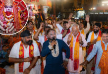 माता के दरबार में रातभर बही भक्ति की गंगा A river of devotion flowed all night long at the Mother's shrine.