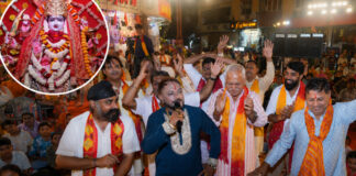 माता के दरबार में रातभर बही भक्ति की गंगा A river of devotion flowed all night long at the Mother's shrine.