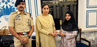जयपुर पुलिस की ईमानदारी बनी मिसाल: सड़क पर मिला 13 हजार रुपये से भरा पर्स