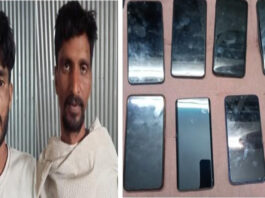 अस्पतालों और बस स्टैंडों पर मोबाइल चोरी करने वाले गिरोह के दो शातिर बदमाश गिरफ्तार Two cunning criminals from a gang that stole mobile phones at hospitals and bus stands arrested.