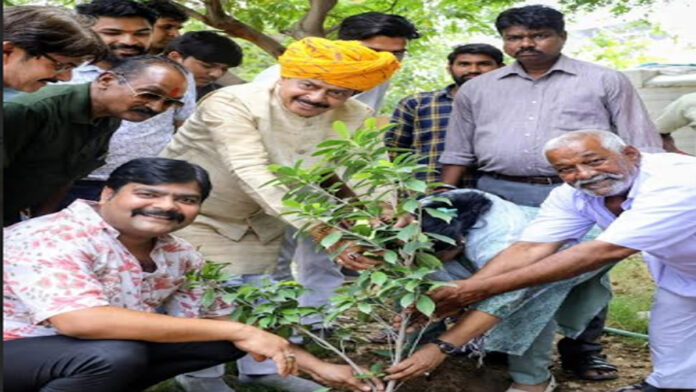 MLA Gopal Sharma's Mandal tour marking the completion of 12 years of the Modi government. MLA Gopal Sharma's Mandal tour marking the completion of 12 years of the Modi government.