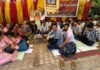 नर्सेज धरने में हटाए गए नर्सेज की बहाली और मृतक दीपक के परिवार को न्याय की मांग Nurses' protest demands reinstatement of dismissed nurses and justice for the family of the deceased, Deepak.