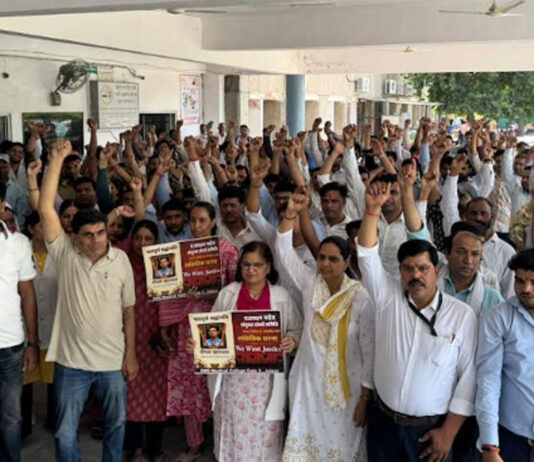 संविदा नर्सों की बहाली और मुआवजे की मांग को लेकर जयपुरिया अस्पताल में किया नर्सेज ने विरोध प्रदर्शन