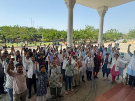 स्टेट कैंसर चिकित्सालय के नर्सेज ने किया विरोध प्रदर्शन