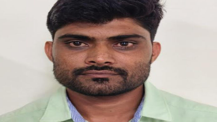 Municipal Corporation livestock inspector arrested while accepting a bribe. Municipal Corporation livestock inspector arrested while accepting a bribe.
