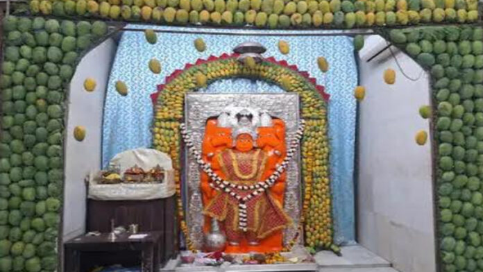 700 kg of mangoes offered at Panchmukhi Hanuman Temple 700 kg of mangoes offered at Panchmukhi Hanuman Temple