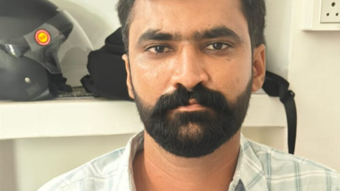 Patwari Arrested for Accepting an ₹8,000 Bribe Patwari Arrested for Accepting an ₹8,000 Bribe