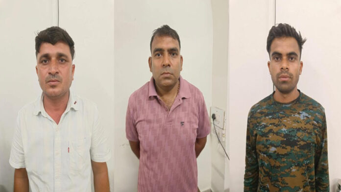 Three Forest Department guards arrested for accepting a bribe. Three Forest Department guards arrested for accepting a bribe.