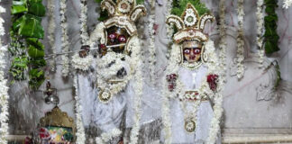 गोविंद देवजी मंदिर में सजा फूल बंगला: पुष्प श्रृंगार के दर्शनों को उमड़े श्रद्धालु Phool Bangla at Govind Devji Temple.