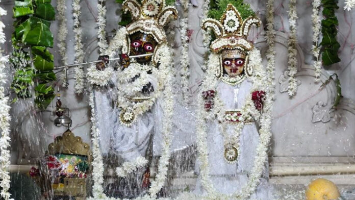 Phool Bangla at Govind Devji Temple. Phool Bangla at Govind Devji Temple.