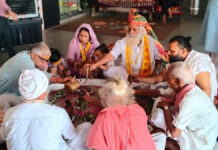 ज्येष्ठ पूर्णिमा पर श्री पंचमुखी हनुमान मंदिर में द्वादश ज्योतिर्लिंग का अभिषेक Abhisheka of the twelve Jyotirlingas at the Shri Panchmukhi Hanuman Temple on Jyeshtha Purnima.