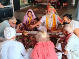 ज्येष्ठ पूर्णिमा पर श्री पंचमुखी हनुमान मंदिर में द्वादश ज्योतिर्लिंग का अभिषेक Abhisheka of the twelve Jyotirlingas at the Shri Panchmukhi Hanuman Temple on Jyeshtha Purnima.