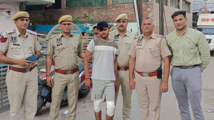 Three arrested, including the main accused, for snatching a gold chain.