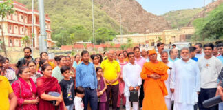 संतों संग श्रद्धालुओं ने गलता तीर्थ में लगाई आस्था की डुबकी