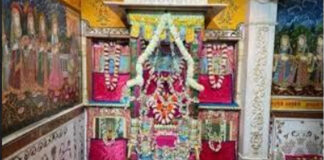 श्री सरस निकुंज में सजेगी ठाकुरजी की भव्य फूल बंगला झांकी A magnificent 'Phool Bangla' tableau of Thakurji will be set up at Shri Saras Nikunj.