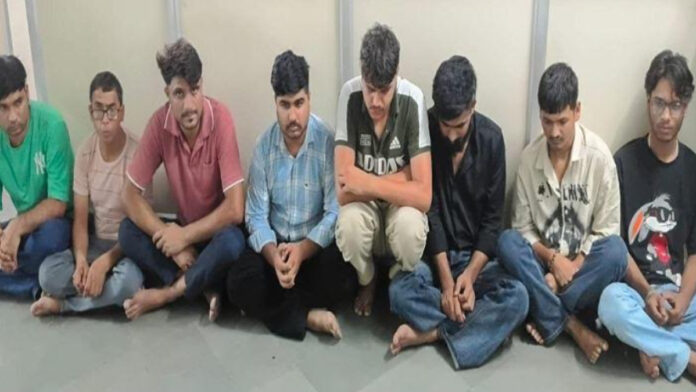 Police crack down on irregularities under the guise of spa centers. Police crack down on irregularities under the guise of spa centers.