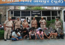 स्पा सेंटरों की आड़ में नियम उल्लंघन पर पुलिस का शिकंजा: 3 सेंटरों पर छापेमारी में 10 युवतियां सहित 14 गिरफ्तार 14 arrested, including 10 young women, in raids on 3 centers.