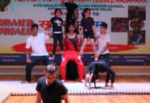 योग दिवस और समर कैंप ग्रैंड फिनाले में विद्यार्थियों ने बिखेरा प्रतिभा का रंग