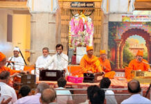 140 ढोढा-चटनी का भोग अर्पित: सद्गुरु टेऊँराम जी की सजी दिव्य झांकी 140 Offerings of Dhodha and Chutney