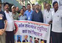 टैक्सी चालकों ने भरी हुंकार: मांगें नहीं मानीं तो करेंगे आंदोलन Taxi Drivers Roar: We Will Launch a Protest If Our Demands Are Not Met