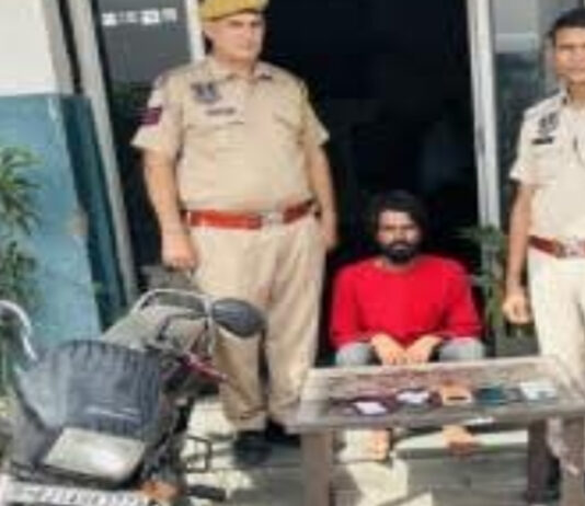 शातिर वाहन व मोबाइल चोर गिरफ्तार