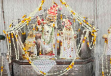 गोविंददेवजी मंदिर में हुए जल यात्रा के अद्भुत दर्शन: ठाकुरजी को लगाया 100 किलो आम का भोग A magnificent view of the 'Jal Yatra' at the Govind Dev Ji Temple.
