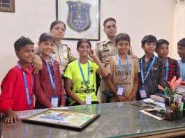 पुलिस थाने में गूंजी बच्चों की किलकारियां: एनजीओ के बच्चों ने जाना पुलिस का कामकाज