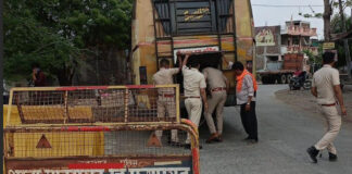 यातायात नियम तोड़ने वालों पर पुलिस का शिकंजा: दो दिन में 16,656 वाहनों पर कार्रवाई Police crack down on traffic rule violators.