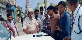 यातायात नियमों की धज्जियां उड़ाने वालों पर पुलिस का वज्रपात