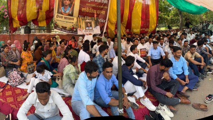 Nurses' agitation intensifies: Warning of mass leave. Nurses' agitation intensifies: Warning of mass leave.