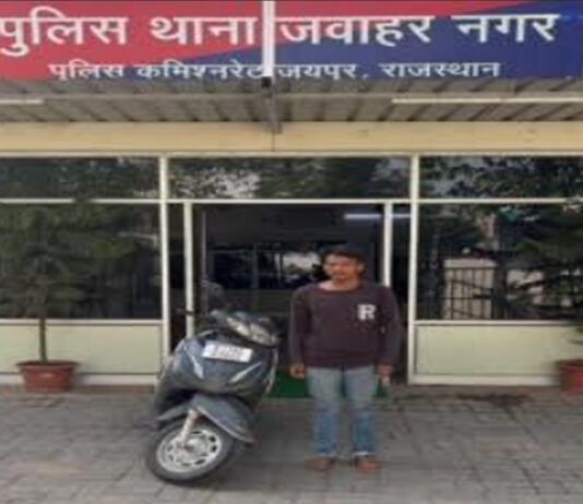 दुपहिया वाहन चुराने वाला शातिर वाहन चोर तौफीक गिरफ्तार Taufiq, a Cunning Two-Wheeler Thief, Arrested