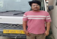 इंडिया पोस्ट लिखे कंटेनर से पकड़ी 4.24 लाख की अवैध शराब Illicit liquor worth ₹4.24 lakh seized from a container marked 'India Post'