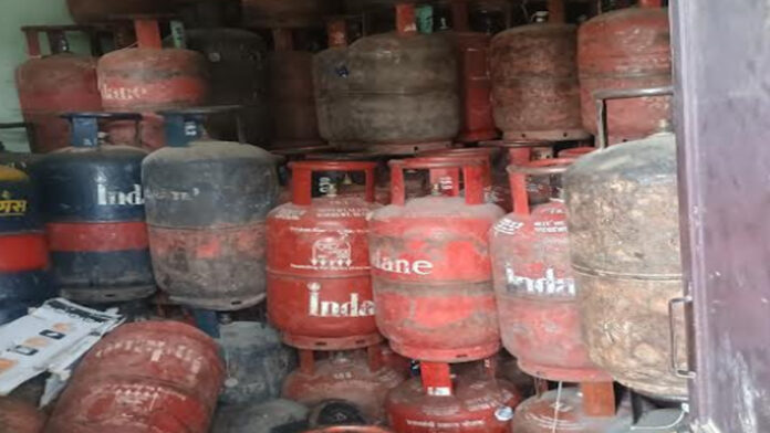 District Administration Tightens Grip on Illegal Gas Trade