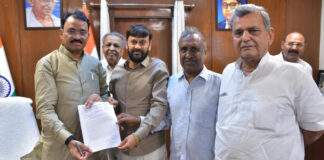 वीएलटीडी और परमिट समस्याओं को लेकर परिवहन मंत्री से मिले ट्रांसपोर्ट ऑपरेटर्स Transport operators met the Transport Minister regarding VLTD and permit issues.