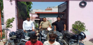 दुपहिया वाहन चुराने वाले दो शातिर वाहन चोर गिरफ्तार Two cunning two-wheeler thieves arrested.