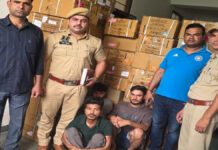 वेयर हाउस कर्मचारियों ने ही उड़ाए लाखों के कॉस्मेटिक्स Warehouse employees themselves made off with cosmetics worth lakhs.