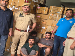 वेयर हाउस कर्मचारियों ने ही उड़ाए लाखों के कॉस्मेटिक्स Warehouse employees themselves made off with cosmetics worth lakhs.